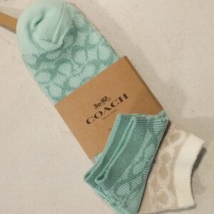NWT Coach 2 PAIR SignatureC Ladie's women's Ankle Socks. SPRING COLORS Mint tan